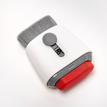 Load image into Gallery viewer, OXO Sweep &amp; Swipe Laptop Cleaner
